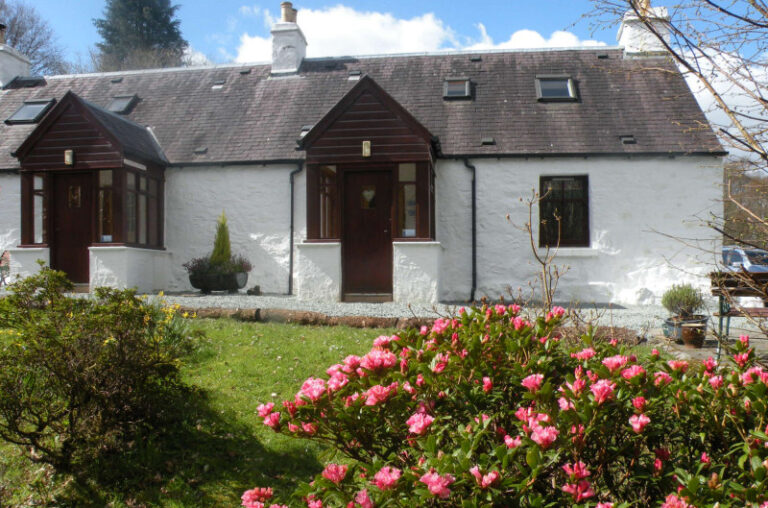 McHugh Cottage, Halftown Cottages, surrounded by woodland, sleeps 4
