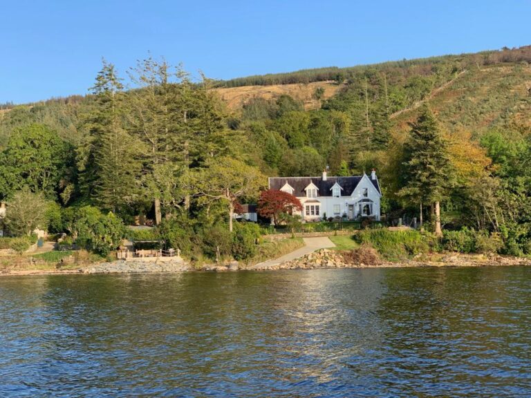 Hazelbank, sleeps 10, on the shores of Loch Fyne