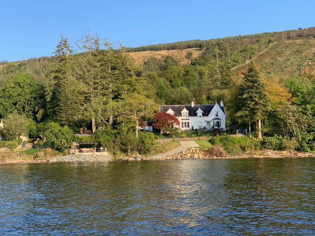 Hazelbank, sleeps 10, on the shores of Loch Fyne